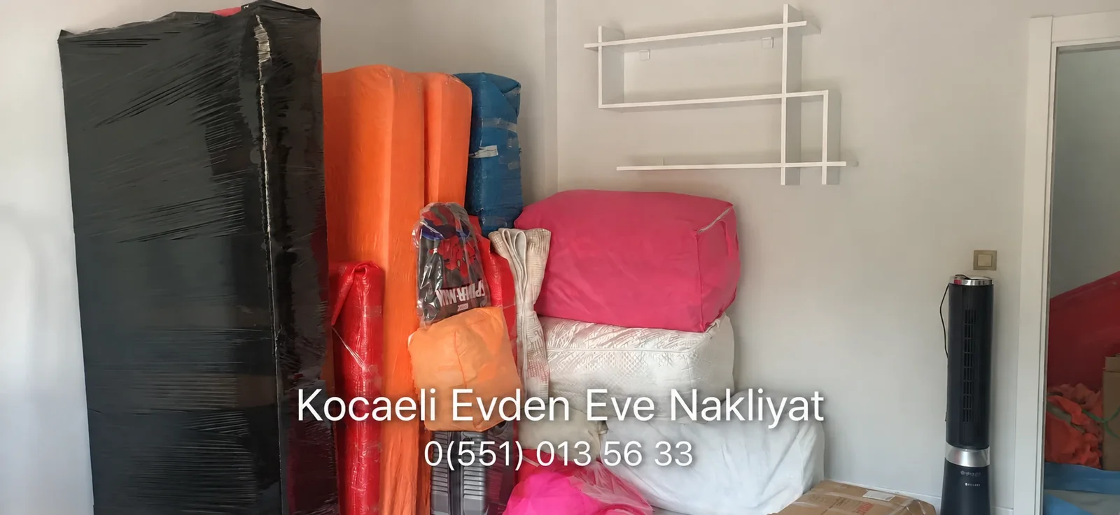 Koruyucu ambalajla paketlenmiş ev eşyaları